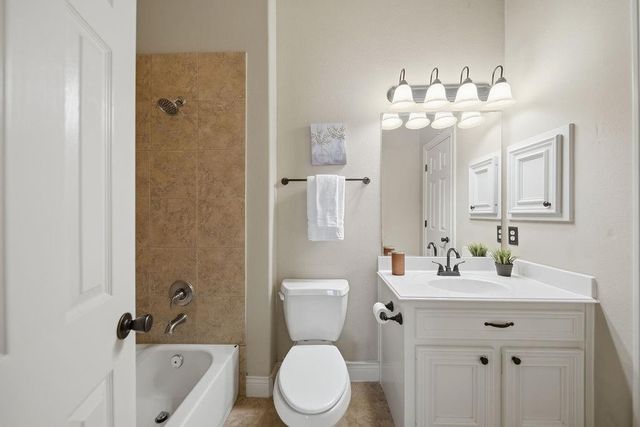527 Jordan Creek Court, League City, TX 77573
