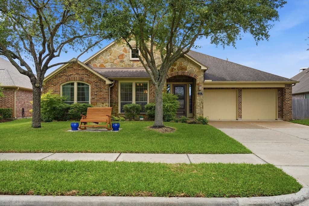 527 Jordan Creek Court, League City, TX 77573