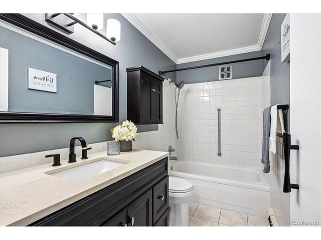 715 S Clinton St 2B, Denver, CO 80247