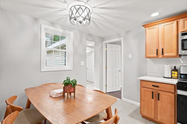 45 Brookline Ave, Haverhill, MA 01830