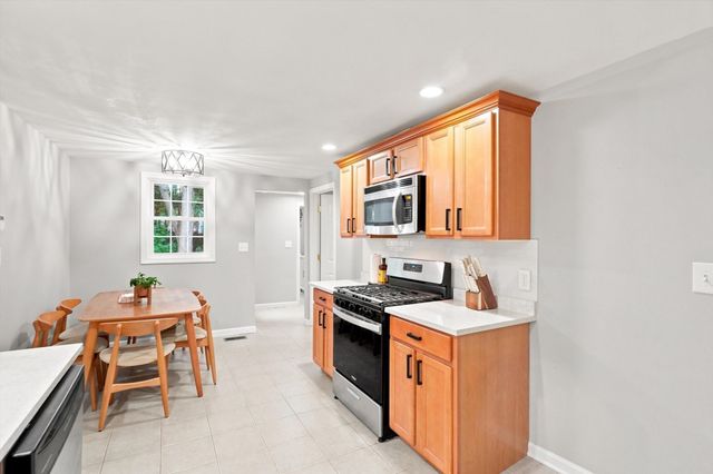 45 Brookline Ave, Haverhill, MA 01830