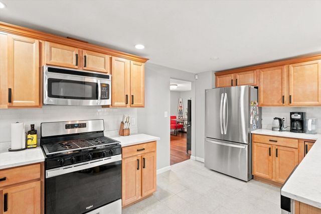 45 Brookline Ave, Haverhill, MA 01830