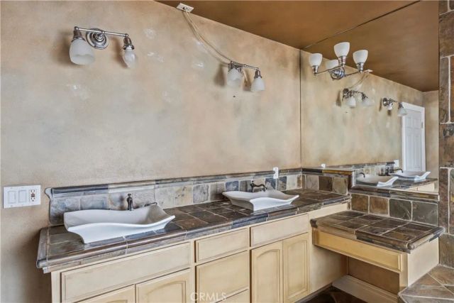 17779 Merridy, Northridge, CA 91325