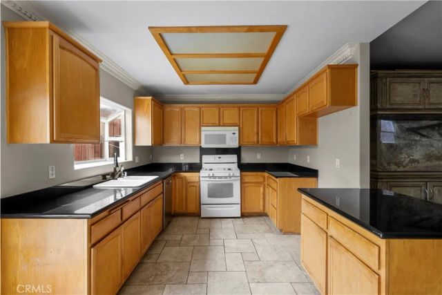 17779 Merridy, Northridge, CA 91325
