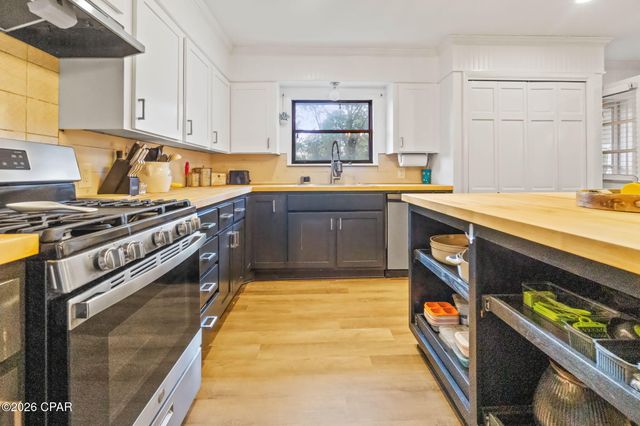 872 1st Street, Chipley, FL 32428