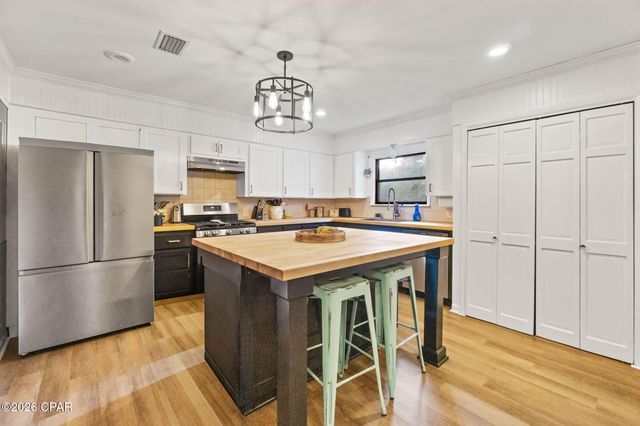 872 1st Street, Chipley, FL 32428