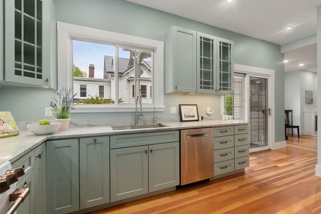14 Center St 3, Watertown, MA 02472
