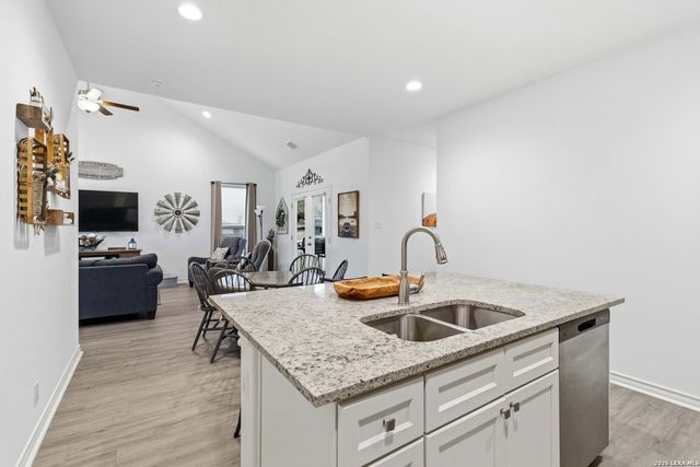 2061 Robin Hood, Canyon Lake, TX 78133