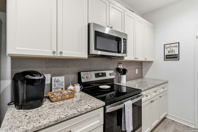 2061 Robin Hood, Canyon Lake, TX 78133