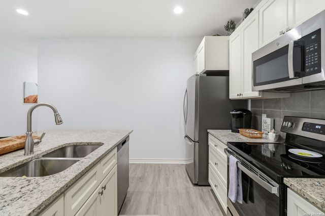 2061 Robin Hood, Canyon Lake, TX 78133