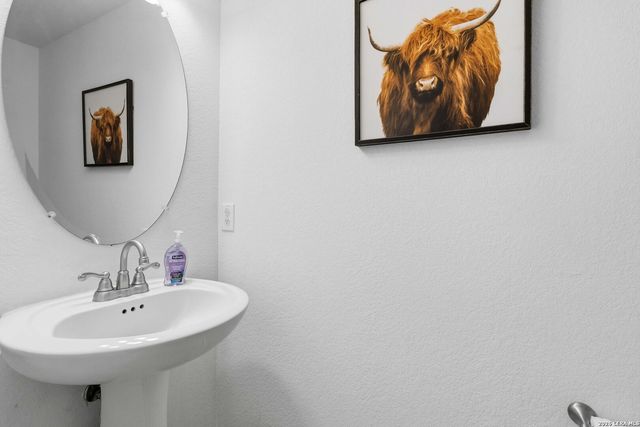 2061 Robin Hood, Canyon Lake, TX 78133