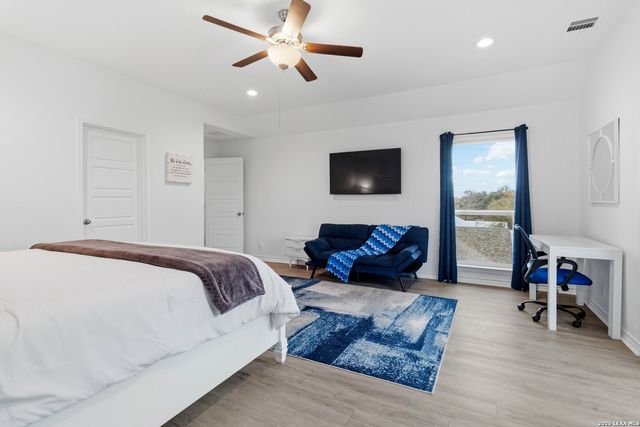 2061 Robin Hood, Canyon Lake, TX 78133