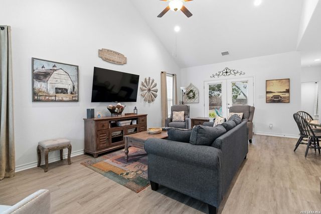 2061 Robin Hood, Canyon Lake, TX 78133