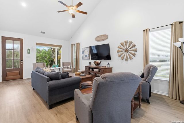 2061 Robin Hood, Canyon Lake, TX 78133