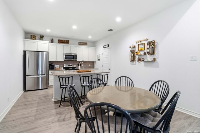 2061 Robin Hood, Canyon Lake, TX 78133