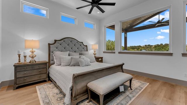 208 E Lakeshore DR, Sunrise Beach, TX 78643