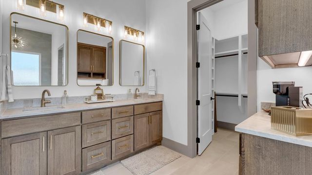 208 E Lakeshore DR, Sunrise Beach, TX 78643