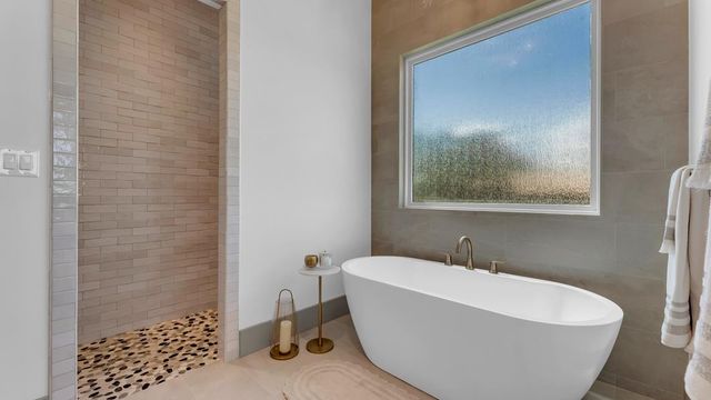 208 E Lakeshore DR, Sunrise Beach, TX 78643