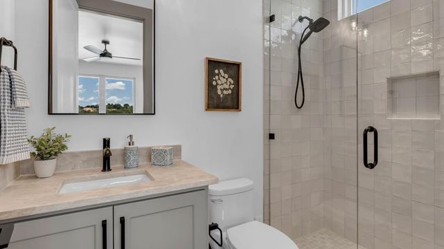 208 E Lakeshore DR, Sunrise Beach, TX 78643