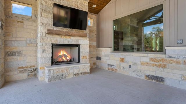 208 E Lakeshore DR, Sunrise Beach, TX 78643