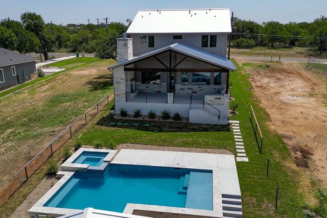 208 E Lakeshore DR, Sunrise Beach, TX 78643