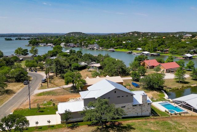 208 E Lakeshore DR, Sunrise Beach, TX 78643