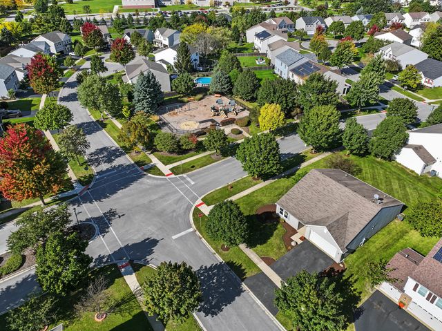 756 Glen Cove Lane, Pingree Grove, IL 60140