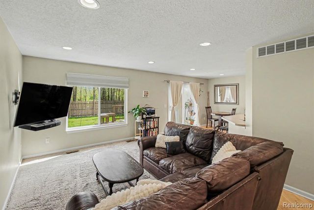 4394 Harrier Lane, Burton, MI 48519