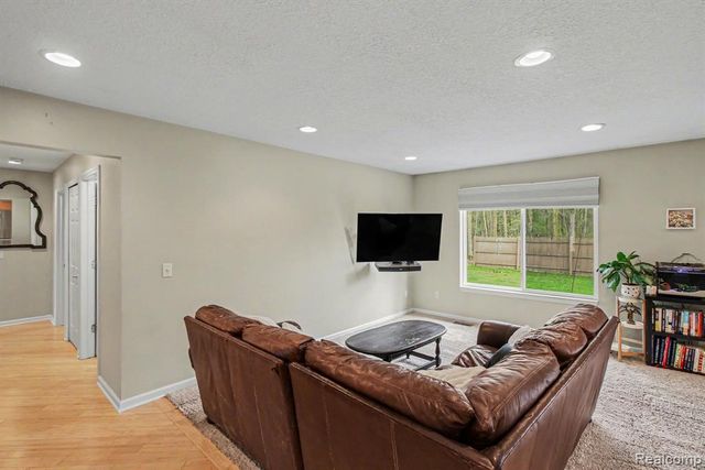 4394 Harrier Lane, Burton, MI 48519
