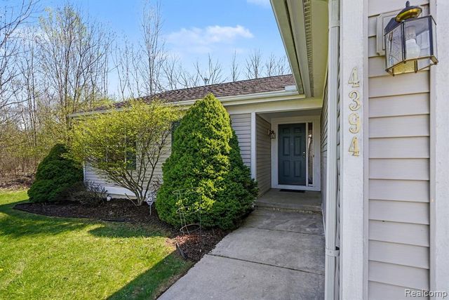 4394 Harrier Lane, Burton, MI 48519