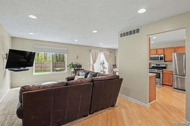 4394 Harrier Lane, Burton, MI 48519