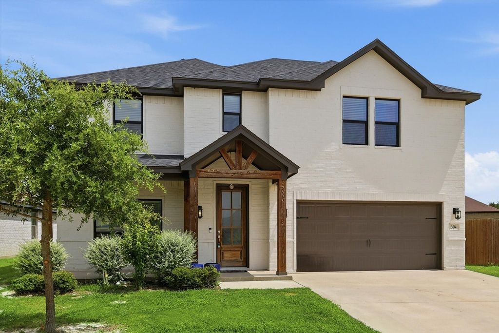 304 Paloma Street, Weatherford, TX 76087