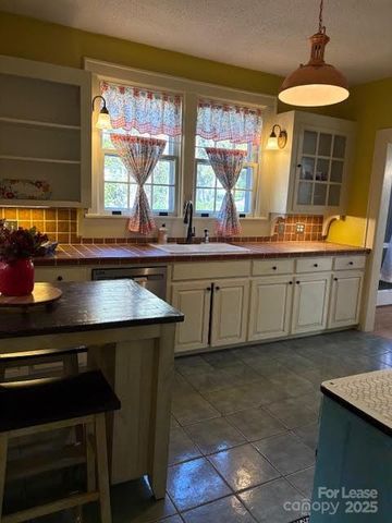 613 S York Street, Gastonia, NC 28052