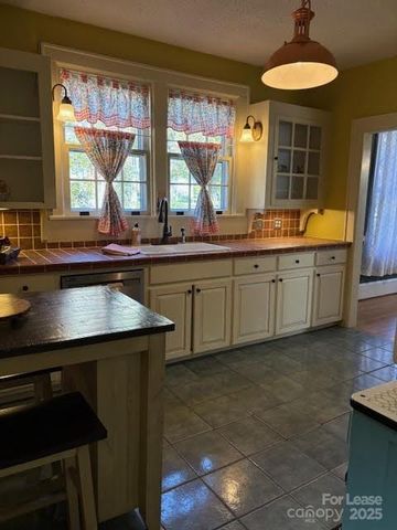 613 S York Street, Gastonia, NC 28052