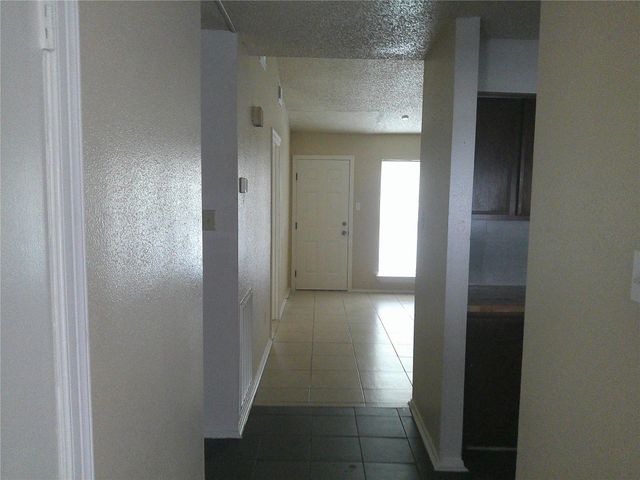 5771 Easthampton Drive B, Houston, TX 77039