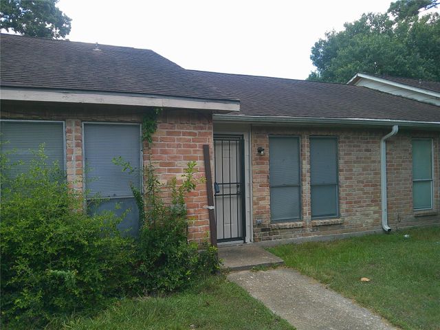 5771 Easthampton Drive B, Houston, TX 77039