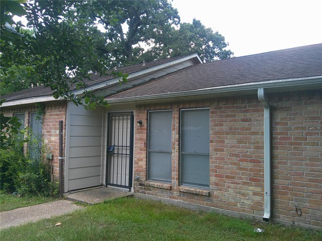 5771 Easthampton Drive B, Houston, TX 77039