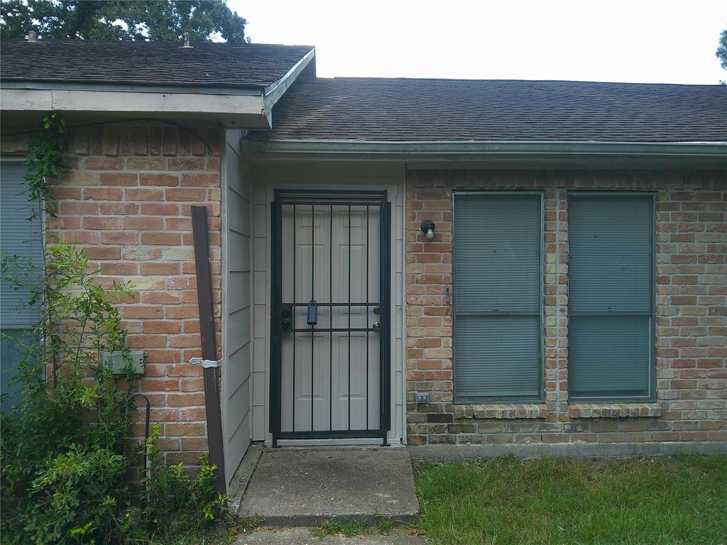 5771 Easthampton Drive B, Houston, TX 77039