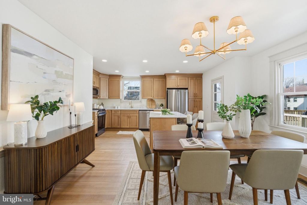 Image 1 of property listing at 633 GEORGES LN, Ardmore, PA 19003