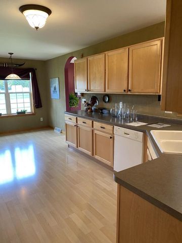 1542 PRIMROSE LANE, Fond Du Lac, WI 54935