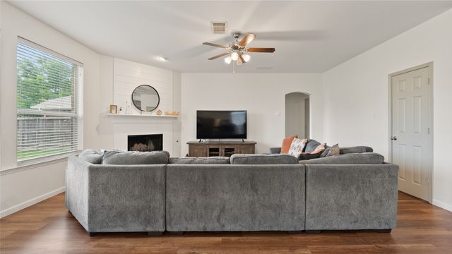9208 Comanche Ridge Drive, Fort Worth, TX 76131
