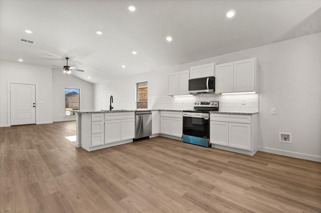 2403 Aberdeen Avenue, Wolfforth, TX 79382