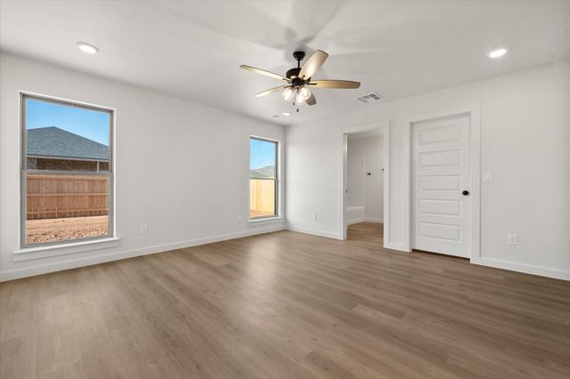 2403 Aberdeen Avenue, Wolfforth, TX 79382