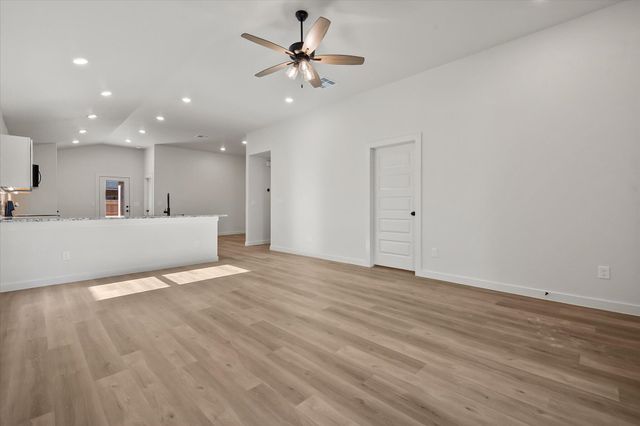 2403 Aberdeen Avenue, Wolfforth, TX 79382