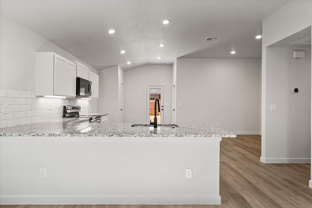 2403 Aberdeen Avenue, Wolfforth, TX 79382