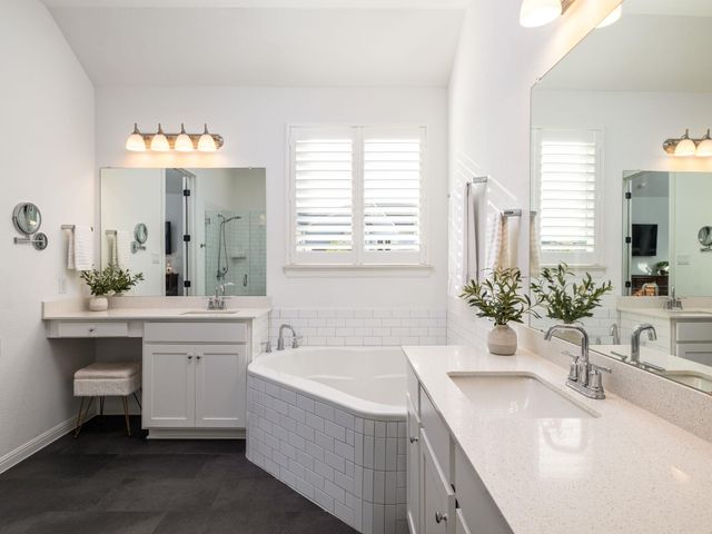 1491 Hazy Hills LOOP, Dripping Springs, TX 78620