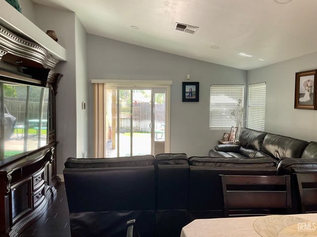 6417 Steeple Street, Bakersfield, CA 93313