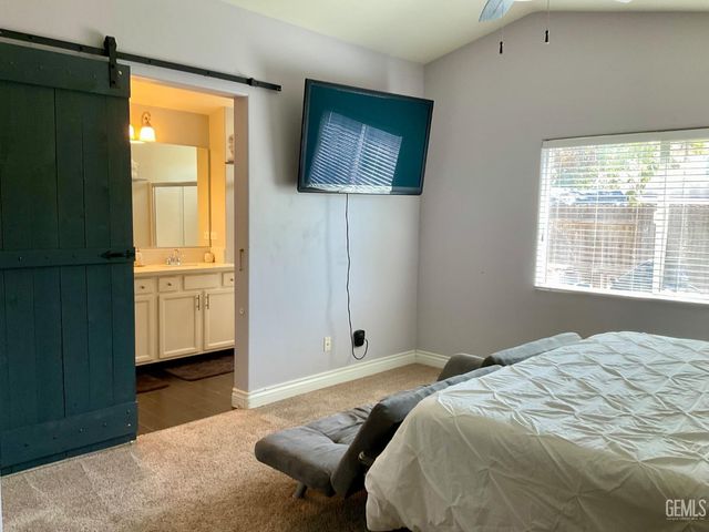 6417 Steeple Street, Bakersfield, CA 93313