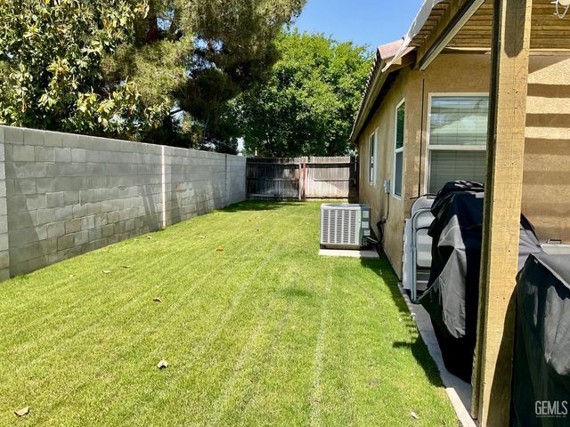 6417 Steeple Street, Bakersfield, CA 93313
