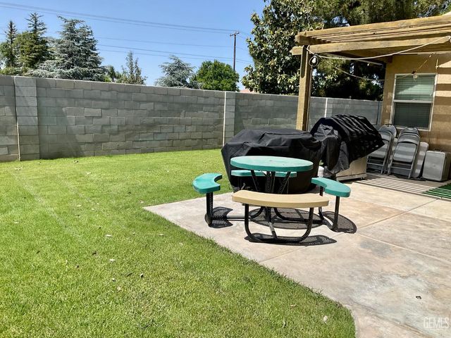 6417 Steeple Street, Bakersfield, CA 93313